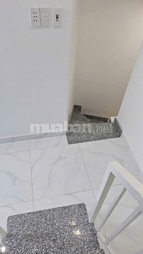 Cần bán gấp nhà mới, tuyệt đẹp, 1trệt, 2 lầu, Hẻm 330 Âu Dương Lân, P3
