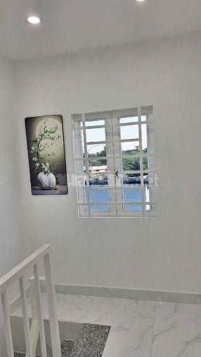 Cần bán gấp nhà mới, tuyệt đẹp, 1trệt, 2 lầu, Hẻm 330 Âu Dương Lân, P3