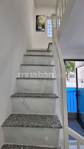 Cần bán gấp nhà mới, tuyệt đẹp, 1trệt, 2 lầu, Hẻm 330 Âu Dương Lân, P3