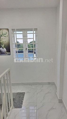 Cần bán gấp nhà mới, tuyệt đẹp, 1trệt, 2 lầu, Hẻm 330 Âu Dương Lân, P3