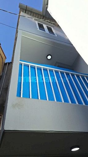 Cần bán gấp nhà mới, tuyệt đẹp, 1trệt, 2 lầu, Hẻm 330 Âu Dương Lân, P3