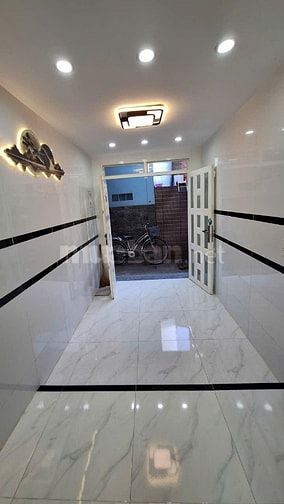 Cần bán gấp nhà mới, tuyệt đẹp, 1trệt, 2 lầu, Hẻm 330 Âu Dương Lân, P3