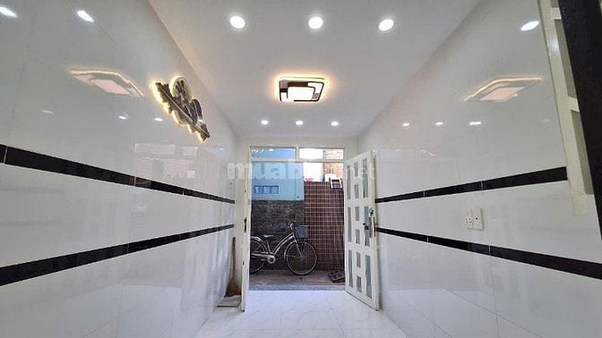 Cần bán gấp nhà mới, tuyệt đẹp, 1trệt, 2 lầu, Hẻm 330 Âu Dương Lân, P3
