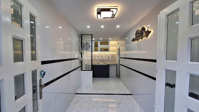 Cần bán gấp nhà mới, tuyệt đẹp, 1trệt, 2 lầu, Hẻm 330 Âu Dương Lân, P3