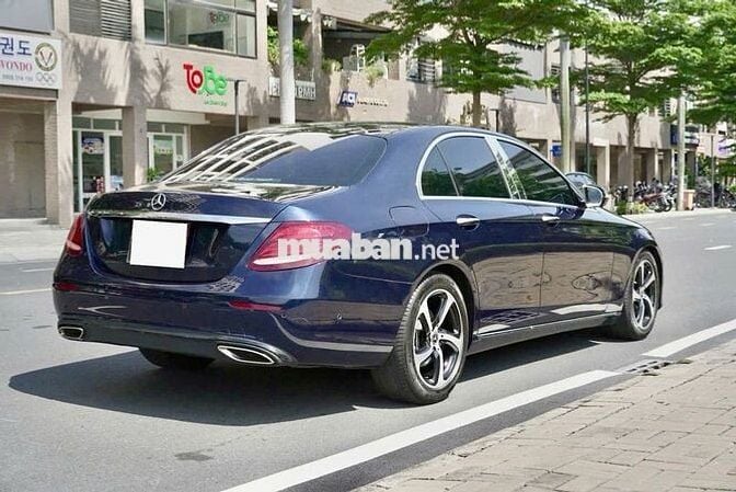 Mercedes E200 Sport 2019 - hiện đại lịch lãm
