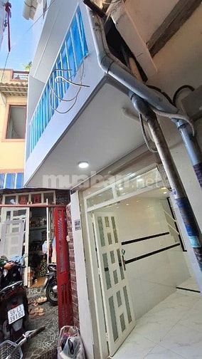 Cần bán gấp nhà mới, tuyệt đẹp, 1trệt, 2 lầu, Hẻm 330 Âu Dương Lân, P3