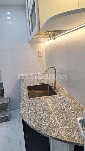 Cần bán gấp nhà mới, tuyệt đẹp, 1trệt, 2 lầu, Hẻm 330 Âu Dương Lân, P3