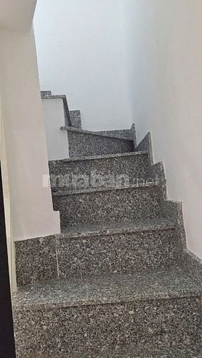Cần bán gấp nhà mới, tuyệt đẹp, 1trệt, 2 lầu, Hẻm 330 Âu Dương Lân, P3