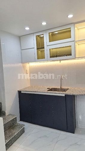 Cần bán gấp nhà mới, tuyệt đẹp, 1trệt, 2 lầu, Hẻm 330 Âu Dương Lân, P3