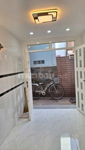 Cần bán gấp nhà mới, tuyệt đẹp, 1trệt, 2 lầu, Hẻm 330 Âu Dương Lân, P3