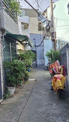 Cần bán gấp nhà mới, tuyệt đẹp, 1trệt, 2 lầu, Hẻm 330 Âu Dương Lân, P3