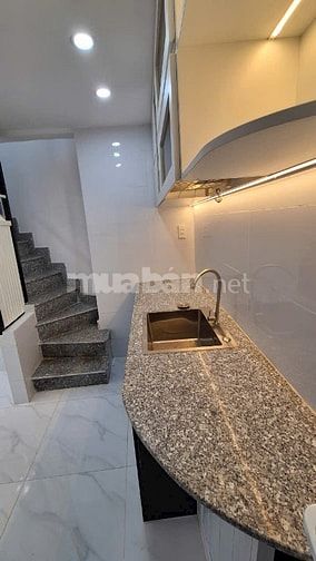 Cần bán gấp nhà mới, tuyệt đẹp, 1trệt, 2 lầu, Hẻm 330 Âu Dương Lân, P3