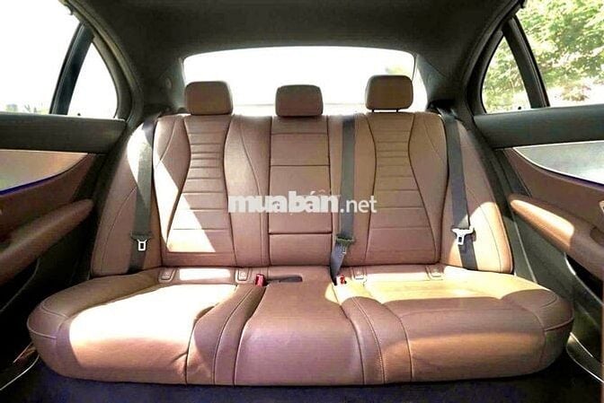 Mercedes E200 Sport 2019 - hiện đại lịch lãm