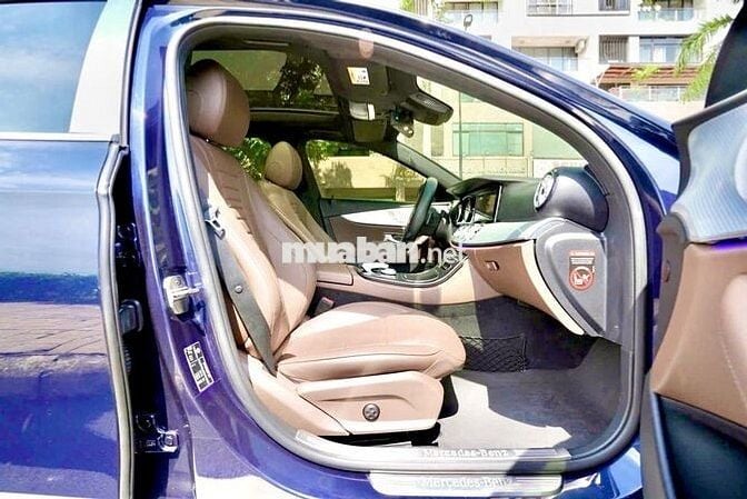 Mercedes E200 Sport 2019 - hiện đại lịch lãm
