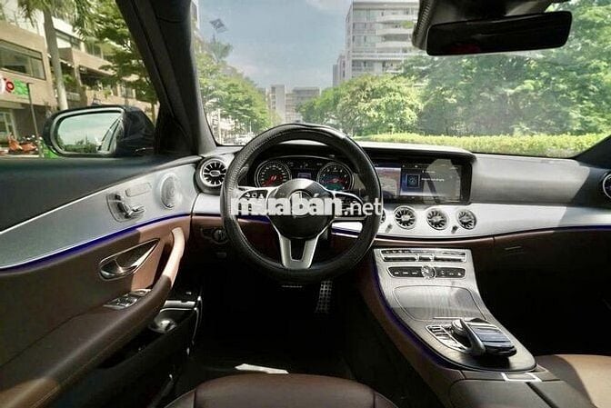 Mercedes E200 Sport 2019 - hiện đại lịch lãm