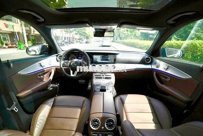 Mercedes E200 Sport 2019 - hiện đại lịch lãm