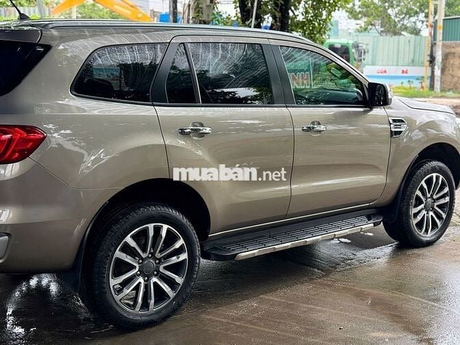 Bán Ford Everest 2019 Titanium 2 cầu AT 4WD Vàng