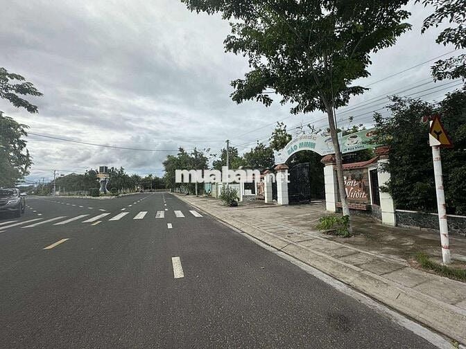 Cần bán lô đất mặt tiền lớn thích hợp đầu tư