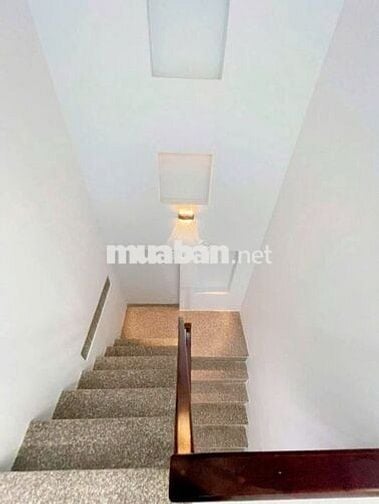 NHÀ HOÀNG DIỆU Q4- HẺM OTÔ - 34m2 - 3 LẦU ĐÚC KO QH- GIÁ 6 TỶ NHỈNH