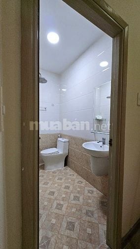 Nhà chính chủ mới đẹp, khu dân trí cao, cách sân bay chỉ 5 phút