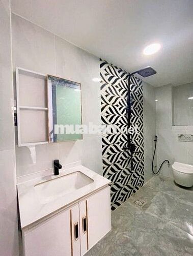 NHÀ HOÀNG DIỆU Q4- HẺM OTÔ - 34m2 - 3 LẦU ĐÚC KO QH- GIÁ 6 TỶ NHỈNH
