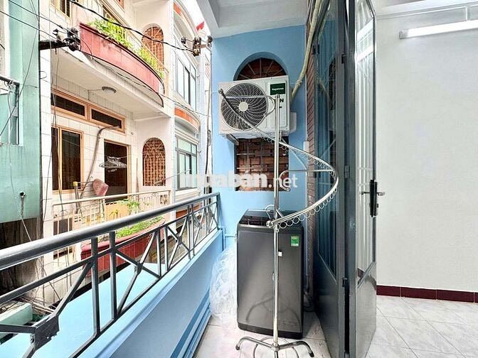 Trống phòng bancol 35m2 Cách 350m đi bộ đến Đại học Sài Gòn Quận 5