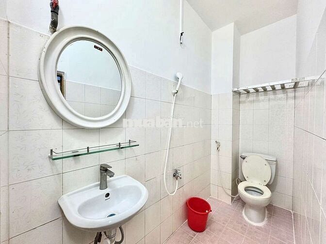 Trống phòng bancol 35m2 Cách 350m đi bộ đến Đại học Sài Gòn Quận 5