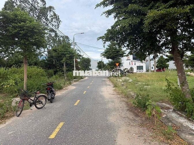 Chính chủ Cần bán lô đất Khu Phố chợ Điện Ngọc, gần đại học FPT
