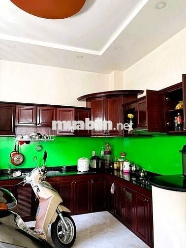 Nhà 93m2 hẻm xe hơi đường số 9 phường Linh Tây 4 phòng ngủ gần chợ