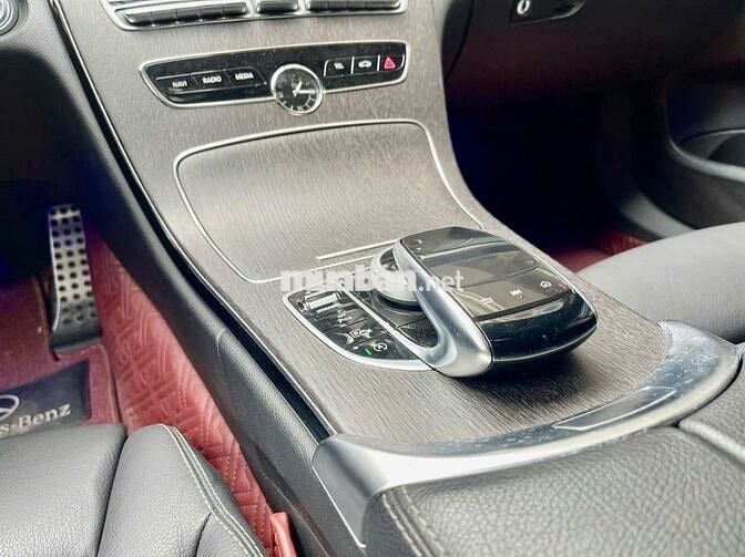 Mercedes C300 AMG 2019 - sang trọng thể thao