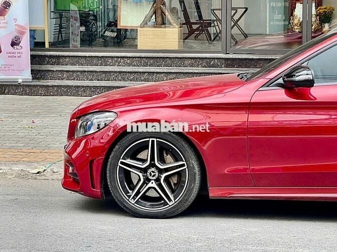 Mercedes C300 AMG 2019 - sang trọng thể thao