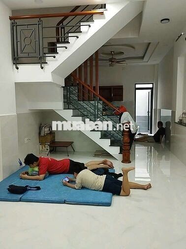 Cho thuê nhà mới Đông Hưng Thuận 06