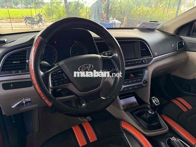 Hyundai Elantra 2018 1.6 MT - 99000 km