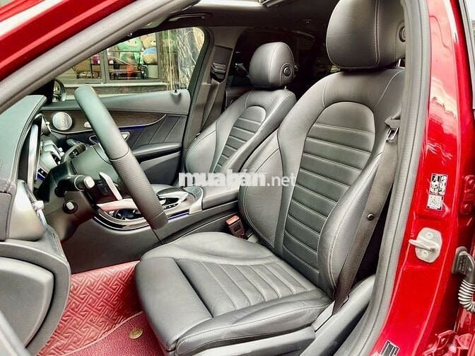 Mercedes C300 AMG 2019 - sang trọng thể thao