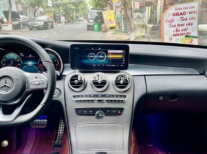 Mercedes C300 AMG 2019 - sang trọng thể thao
