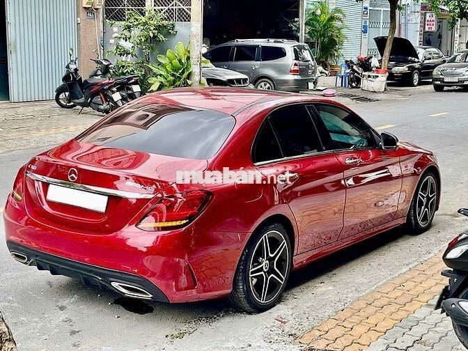 Mercedes C300 AMG 2019 - sang trọng thể thao