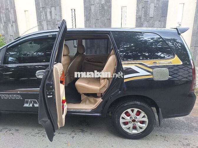 Innova 2007G màu đen