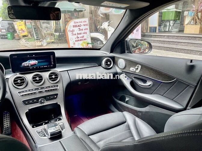 Mercedes C300 AMG 2019 - sang trọng thể thao