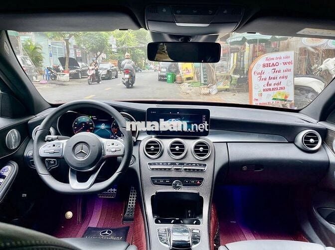Mercedes C300 AMG 2019 - sang trọng thể thao