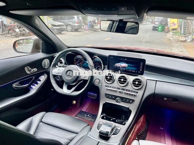 Mercedes C300 AMG 2019 - sang trọng thể thao
