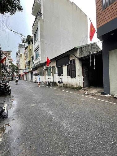 BÁN NHÀ CẤP 4 PHỐ GIẢI PHÓNG 28M2 Ô TÔ ĐỖ CỔNG - CÁCH MẶT PHỐ 20M