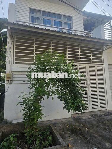 Nhà cho thuê  giá rẻ sân vườn thả gà nuôi cá
