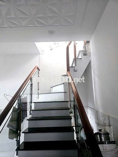 Nhà cho thuê  giá rẻ sân vườn thả gà nuôi cá