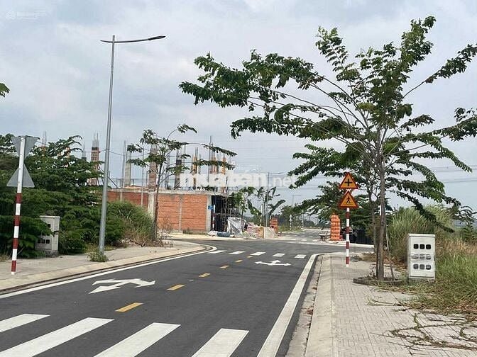 Chỉ 989 triệu/100m2 đất nền thổ cư,sổ sẵn,cách SBQT Long Thành chỉ 5km
