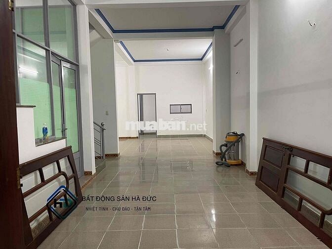 Nhà 2 lầu 8x25 mặt tiền nhánh cách Lê Thị Riêng 20m