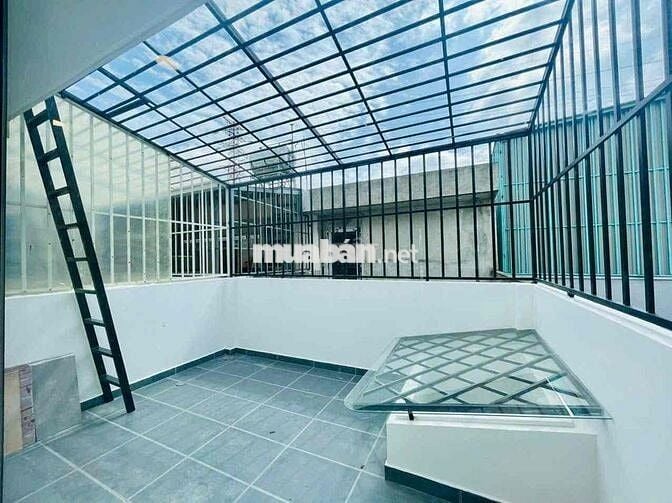 Nhà Phố Mới Xây DT 240m2 1Trệt 3Lầu 4Pn 5Wc Bảo Vệ 24/24 An Ninh