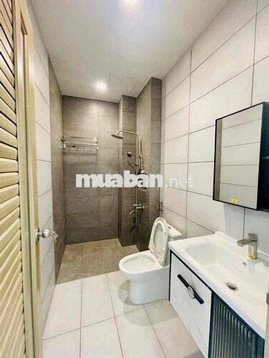 Nhà Phố Mới Xây DT 240m2 1Trệt 3Lầu 4Pn 5Wc Bảo Vệ 24/24 An Ninh