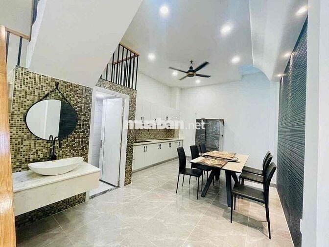 Nhà Phố Mới Xây DT 240m2 1Trệt 3Lầu 4Pn 5Wc Bảo Vệ 24/24 An Ninh