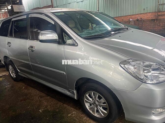 Toyota Innova 2007 J - 300000 km