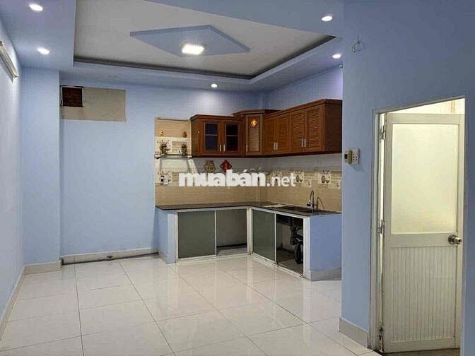 Nhà cho thuê nguyên căn gác lửng đúc suốt